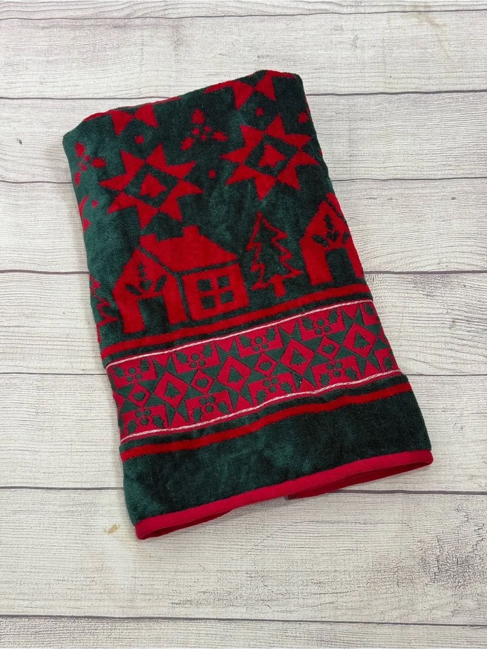 Christmas Holiday Towel Green Red Cottage Stars Holly Soft 23x28 Farmhouse Decor